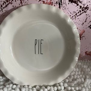 New Rae Dunn Pie Dish